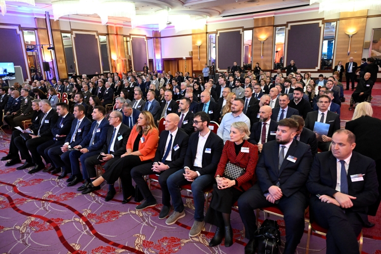 29 konferencija_obrana32-051125.jpg